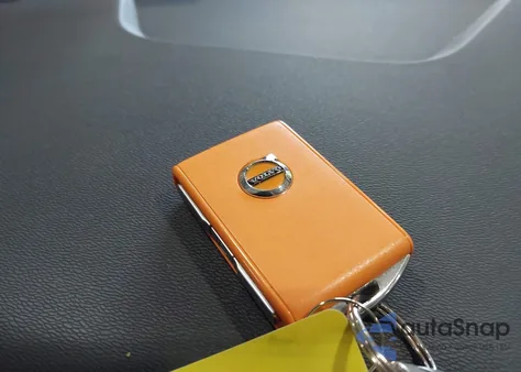 2022 Volvo Xc60 B5 Momentum z USA, uszkodzony, nr VIN YV4L12RK1N1075220